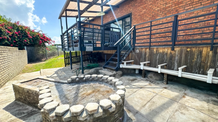 4 Bedroom Property for Sale in Fraaiuitsig Western Cape